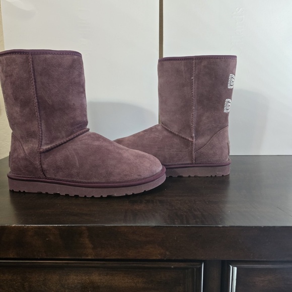 UGG Women's Classic Short Crystal Bow Swarovski Boots in Port sz 8 **RARE** - Picture 3 of 4